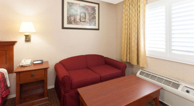 Номер Deluxe Days Inn by Wyndham Alhambra CA