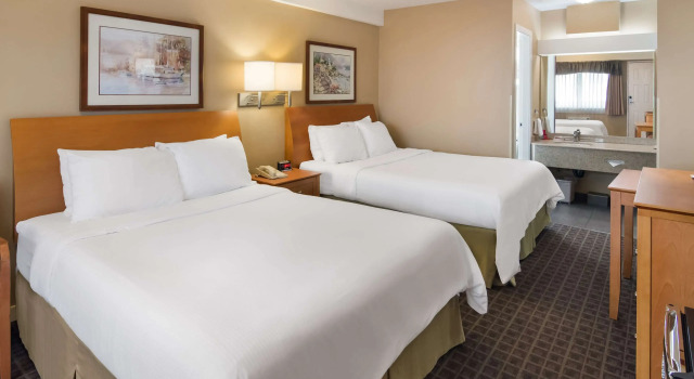 Четырёхместный номер Standard SureStay by Best Western North Vancouver Capilano