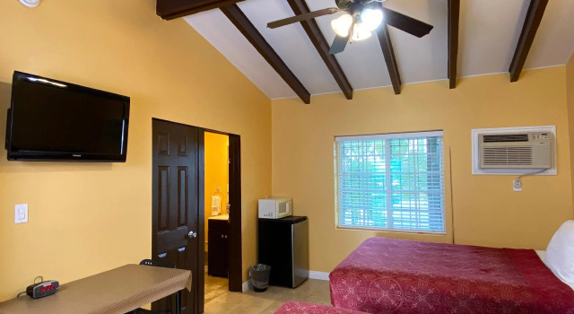 Четырёхместный номер Standard El Patio Inn - Near Universal Studios Hollywood