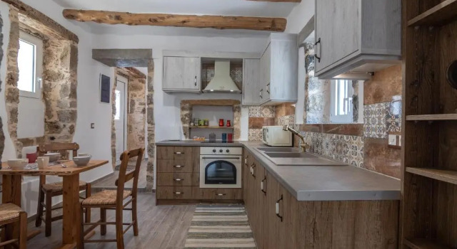 Коттедж с 2 комнатами Sellia's Stone House