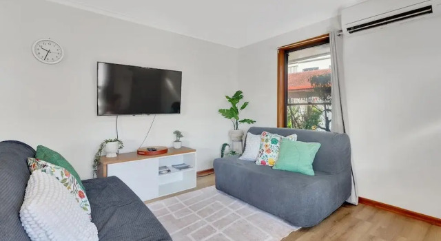 Tranquil 2-bed Townhouse Close to Beach