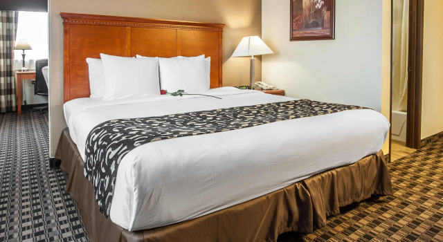 Двухместный люкс Clarion Inn Renton-Seattle