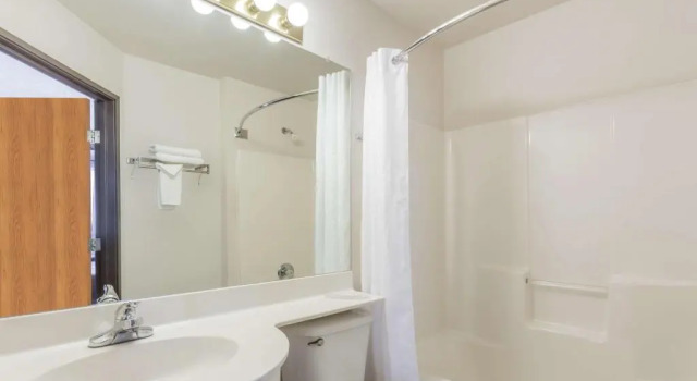 Номер Standard Boarders Inn and Suites Brush (ex.Microtel Inn by Wyndham Brush)