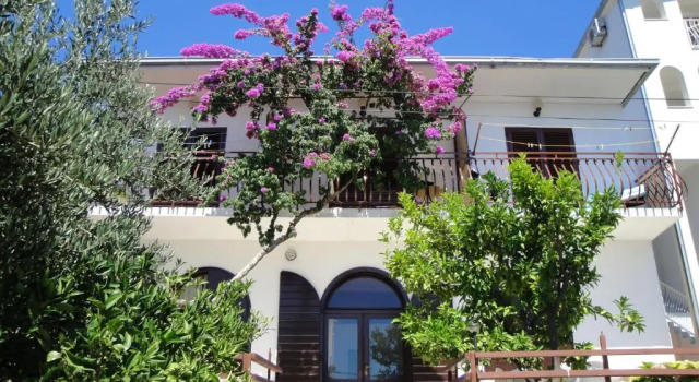 Апартаменты Apartment Hortenzija