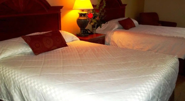 Четырёхместный номер Standard Crystal Cove Riverfront Resort