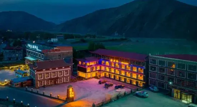 Gesaling · Vuoristo Scenic Resort Hotel (Kangding Xinduqiao Town), Book Ferieresort Xinduqiao Sichuan