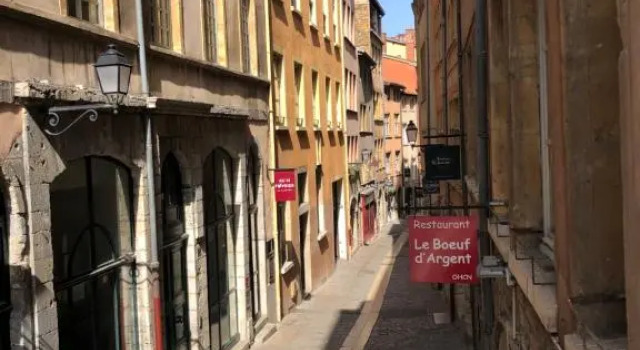 Coeur Vieux Lyon, Забронировать Апартаменты/квартира Отели Лиона с парковкой, рядом с Перраш, Парковка