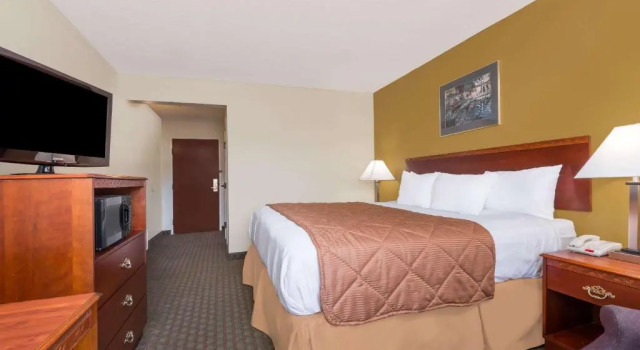 Номер Standard Days Inn by Wyndham Norton