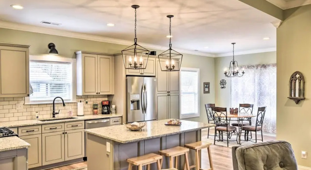 Коттедж Newly Built Arab Abode Near Guntersville Lake