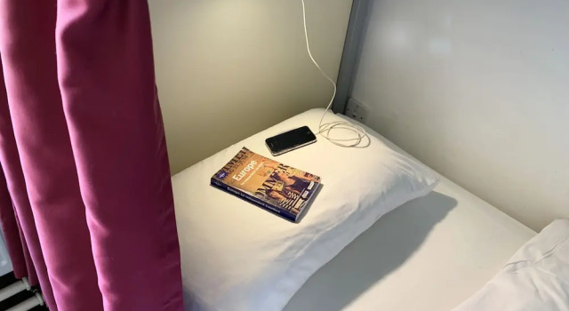 Кровать в общем номере (мужской номер) Kinlay Hostel Eyre Square - Best Hostel in Ireland 2025