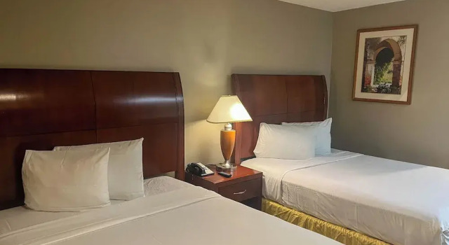 Четырёхместный номер Deluxe Studio 6 Victorville Green Tree Bvld