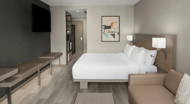 Двухместный номер Standard AC Hotel by Marriott Lansing University Area
