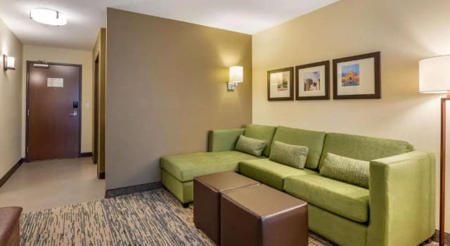 Четырёхместный люкс Comfort Inn & Suites West Des Moines