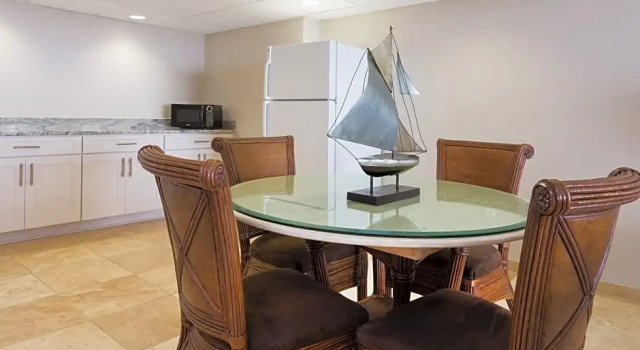Двухместный люкс c 1 комнатой oceanfront Holiday Inn Resort Panama City Beach by IHG