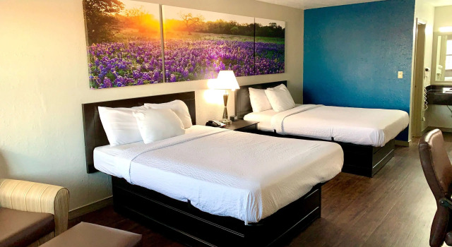 Days Inn by Wyndham Canton, Book Hotel Hoteller i Canton med parkering, Parkering
