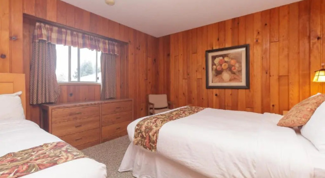 Двухместный люкс The Cedarwood Inn & Suites