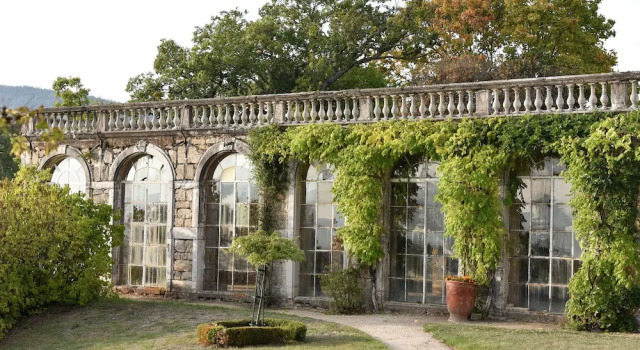 Magnificent Apartment in Castle With Garden, Swimming Pool and Next to Golf, Prenota Appartamento Saint-Clair-du-Rhone Ardèche