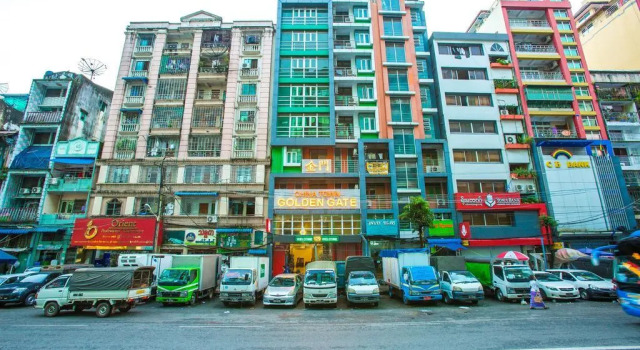 Трёхместный семейный люкс Golden Gate China Town Hotel