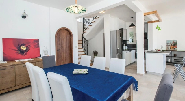 Stunning Home In Sevid With Kitchen, Buchen Sie Hotel Hotels in Gespanschaft Split-Dalmatien mit Pool, Schwimmbad