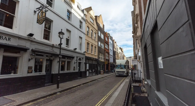 Sweet Inn - Soho, Забронировать Отель Вестминстер Лондон, рядом с Театр «Принц Эдуард»