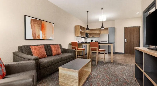 Четырёхместный люкс c 1 комнатой Candlewood Suites Shelbyville, an IHG Hotel