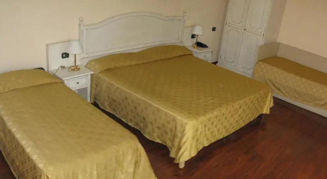 Четырёхместный номер Standard International Hotel