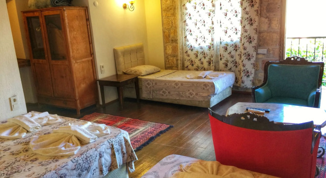Parmis Boutique House