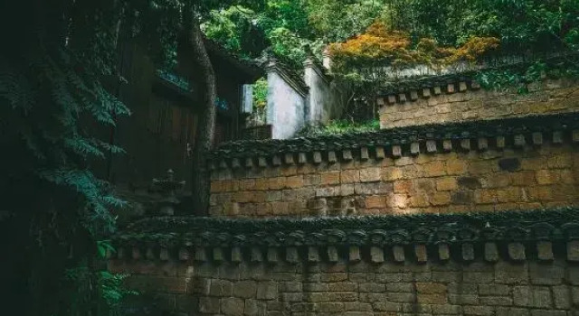 Люкс QingXi Zen Courtyard Retreat （ Century-old house·Hanfu Experience· thousand-year-old tree）