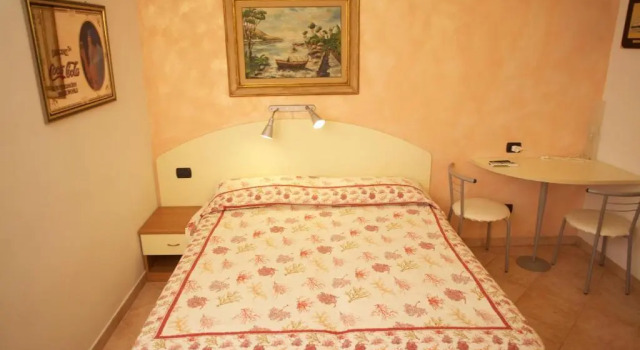 Bed&Breakfast Monica, Забронировать Отель Отели в центре Леванто, в центре, Парковка