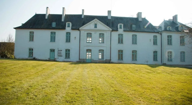 Surprenantes - Château du Pé, Забронировать Отель Отели Сен-Жан-де-Буазо 3 звезды, 3*