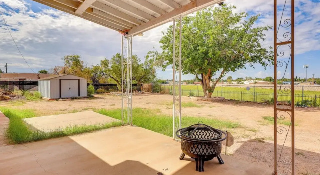 Walk Downtown: Authentic Adobe Home in Las Cruces!, Забронировать Дом для отпуска Лас-Крусес Нью-Мексико
