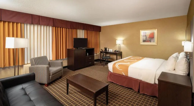Люкс Quality Inn & Suites Windsor - Downtown