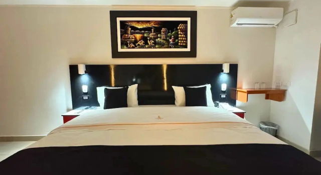 Полулюкс City Tower Hotel