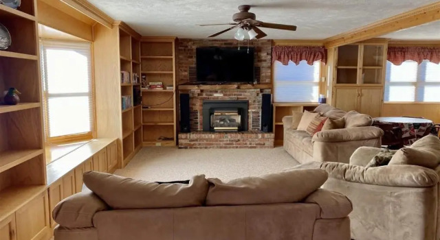 Dog Friendly Elk Ridge with Hot Tub by AAA Red Lodge Rentals, Book Hotel Hoteller i Red Lodge med parkering, Parkering