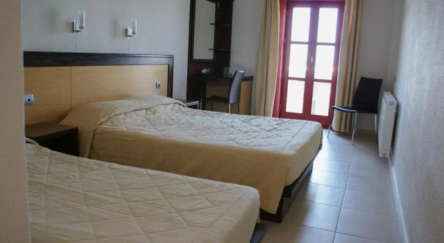 Трёхместный номер Standard с балконом Aposperides Hotel