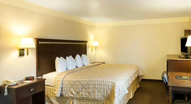 Двухместный номер Standard Quality Inn Medical Center