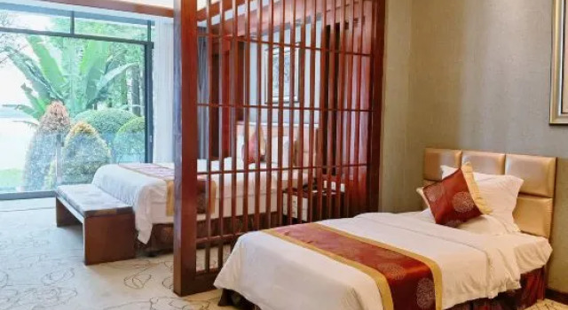 Семейный люкс с видом на озеро Wansongyuan Mingshi Holiday Resort Zhaoqing