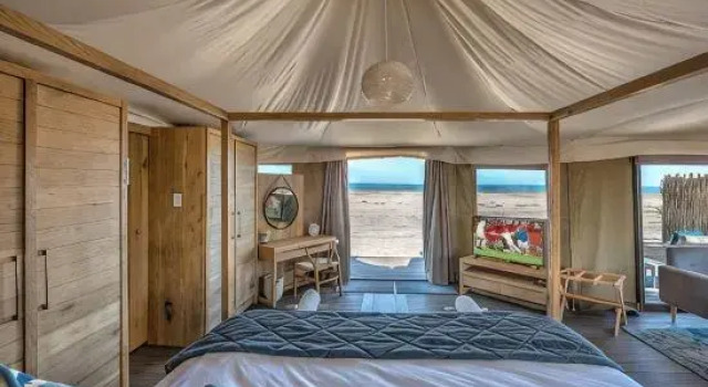Тент с видом на море Kingfisher Retreat by Sharjah Collection