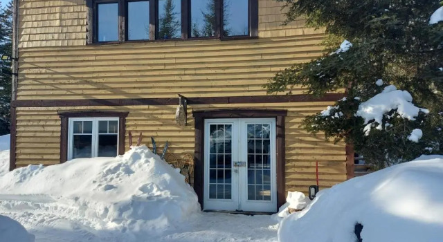 Nice Accommodation at the Grand Héron, Prenota Hotel Refuge Cove Québec