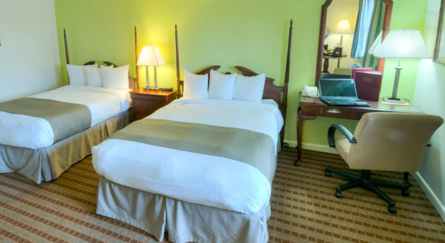Четырёхместный номер Standard Inn at Reading