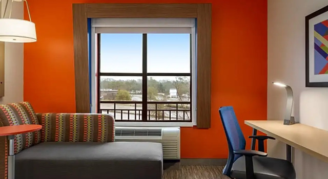 Номер Executive Holiday Inn Express & Suites Mt. Pleasant by IHG