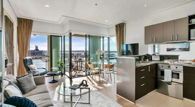 Sunny two bedrooms and Viaduct views