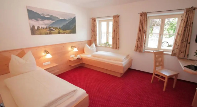 Standart çift kişilik oda Pension Schweizerhaus Garni