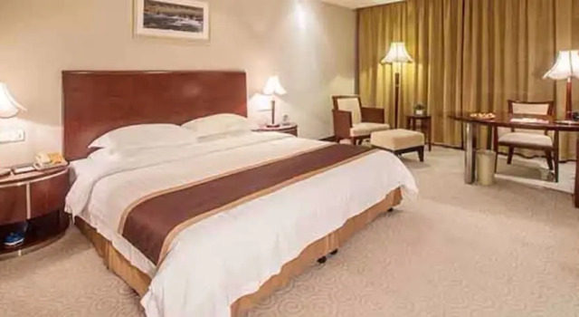 Номер Deluxe New Century Hotel Pudong Shanghai