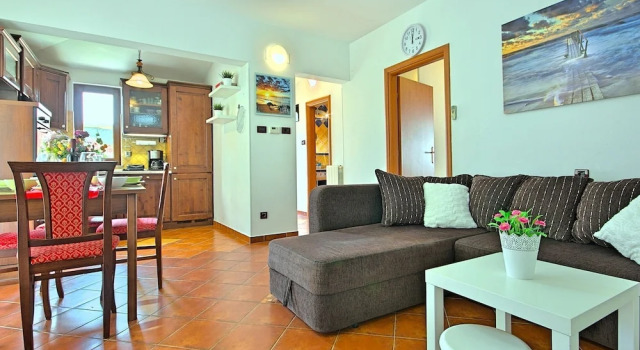 Nice Detached House on the Outskirts of Rovinj And Only 400m From the Beach, Забронировать Дом для отпуска Виллы Rovinj Riviera, Вилла