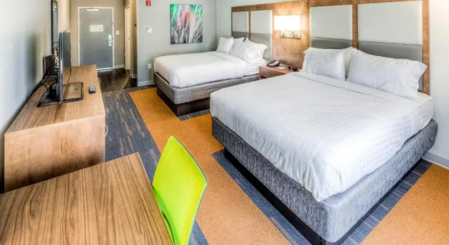 Четырёхместный люкс Holiday Inn Express & Suites Cleveland/Westlake by IHG