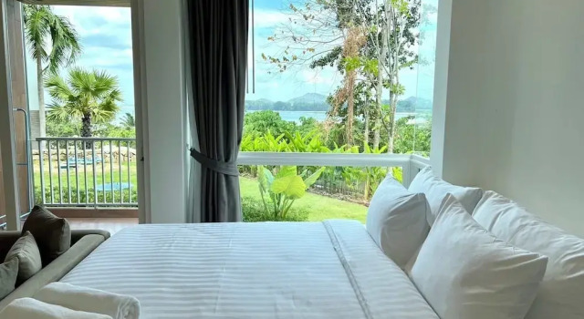 Номер Comfort Beachfront Bliss at Naiyang Phuket by ALPHATEL