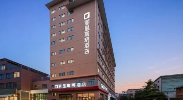 Licheng Xiyue Hotel (Foshan Qiandeng Lake Longgang Metro Station Branch), Boek Hotel Hotels in Guangdong met parkeren, Parkeren