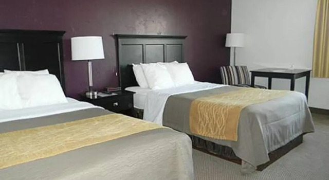 Четырёхместный номер Standard Boarders Inn & Suites by Cobblestone Hotels - Munising
