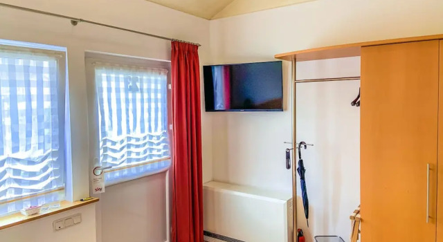 Двухместный номер Standard c 1 комнатой с балконом и с видом на сад Moselhotel Weinhaus Simon `Sauna`Winzerstube`ELadesäule
